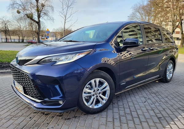 Toyota Sienna cena 209700 przebieg: 14157, rok produkcji 2021 z Warszawa małe 781